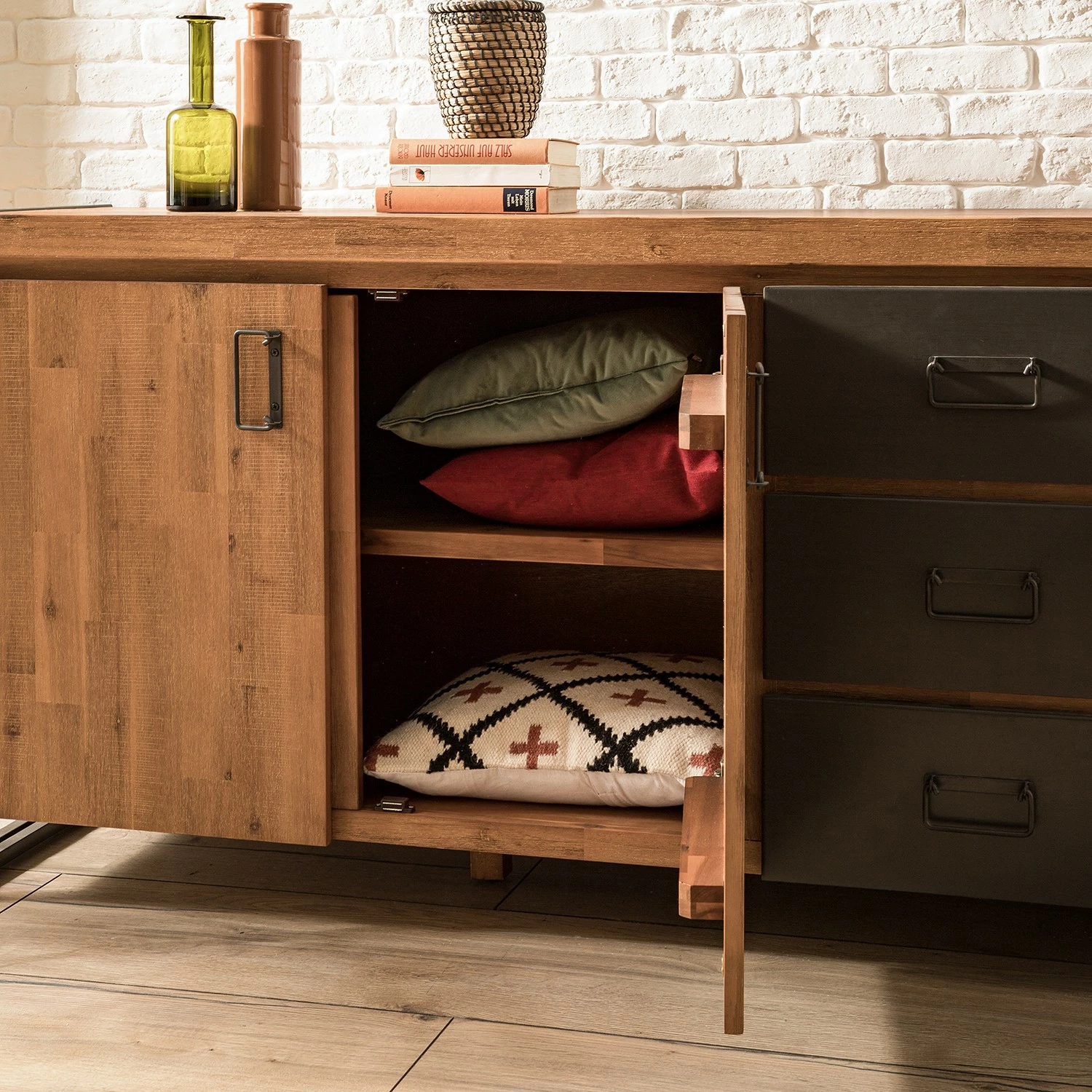 Ars manufacti Sideboard Manchester IV - Akazie massiv / Metall - Akazie / Anthrazit – Bild 9