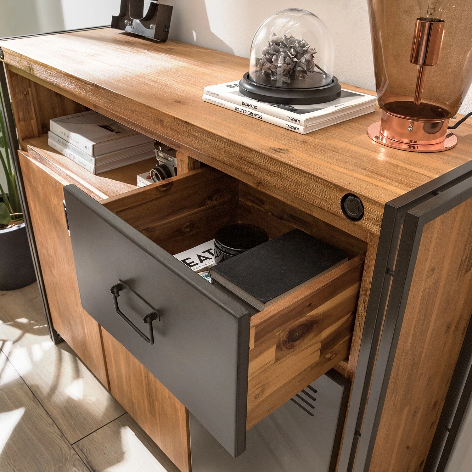 Ars manufacti Sideboard Manchester VII - Akazie massiv / Metall - Akazie / Anthrazit – Bild 11