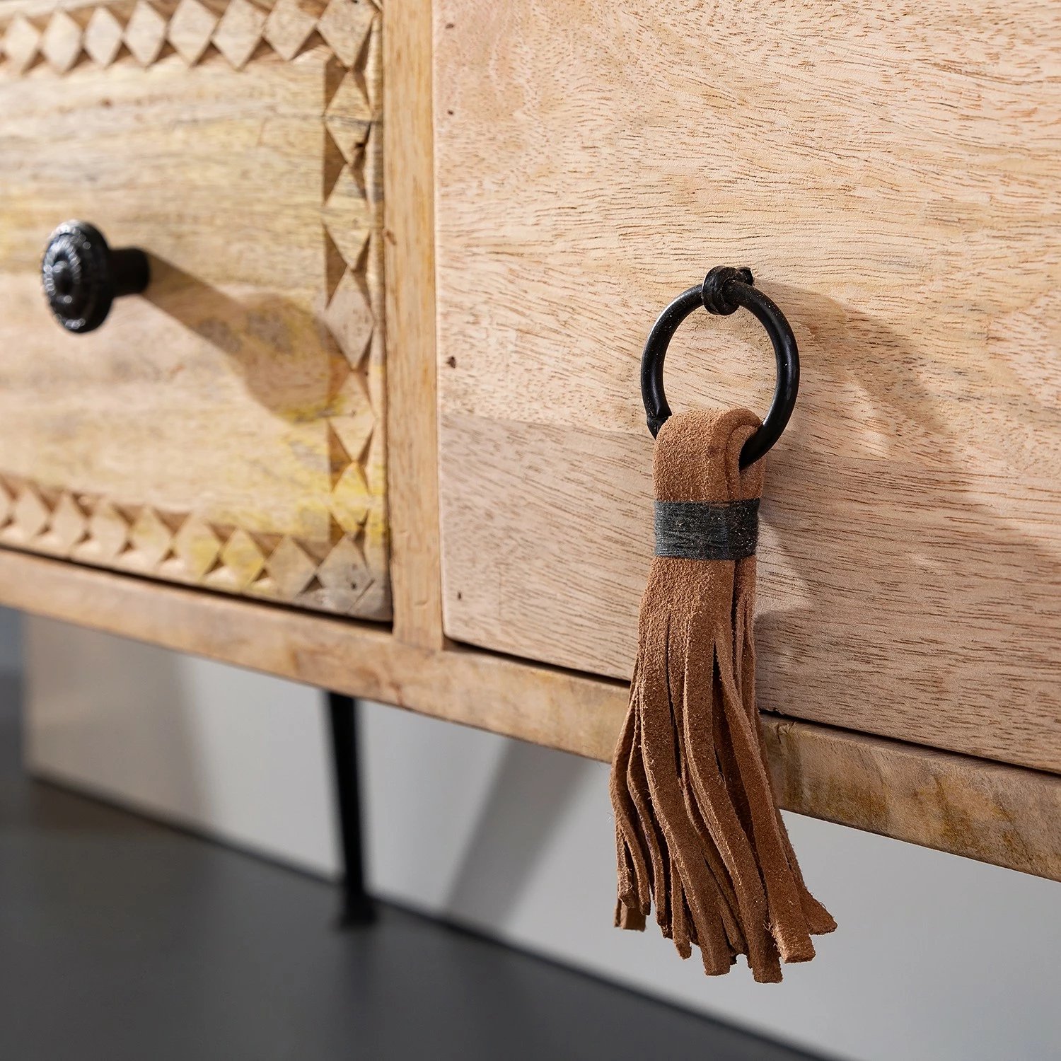 Red Living Sideboard Latta - Mango massiv / Metall - Mango / Schwarz – Bild 6