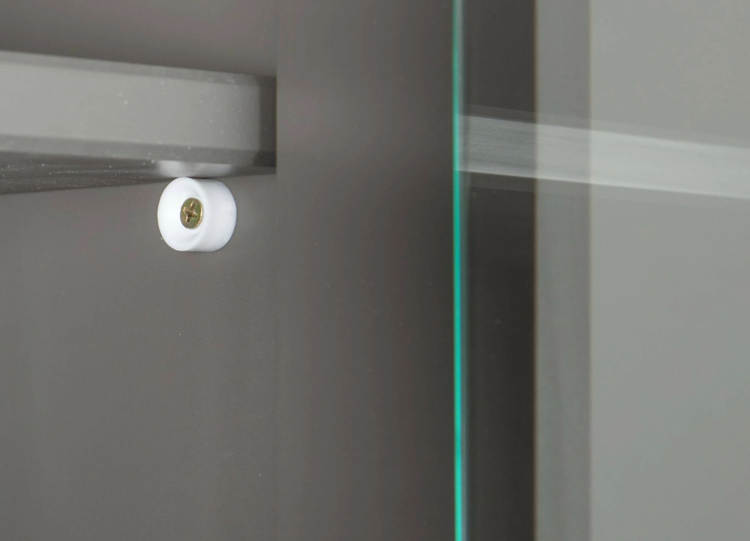 Dmora Sideboard mit 3 geschlossenen Türen – Bild 2