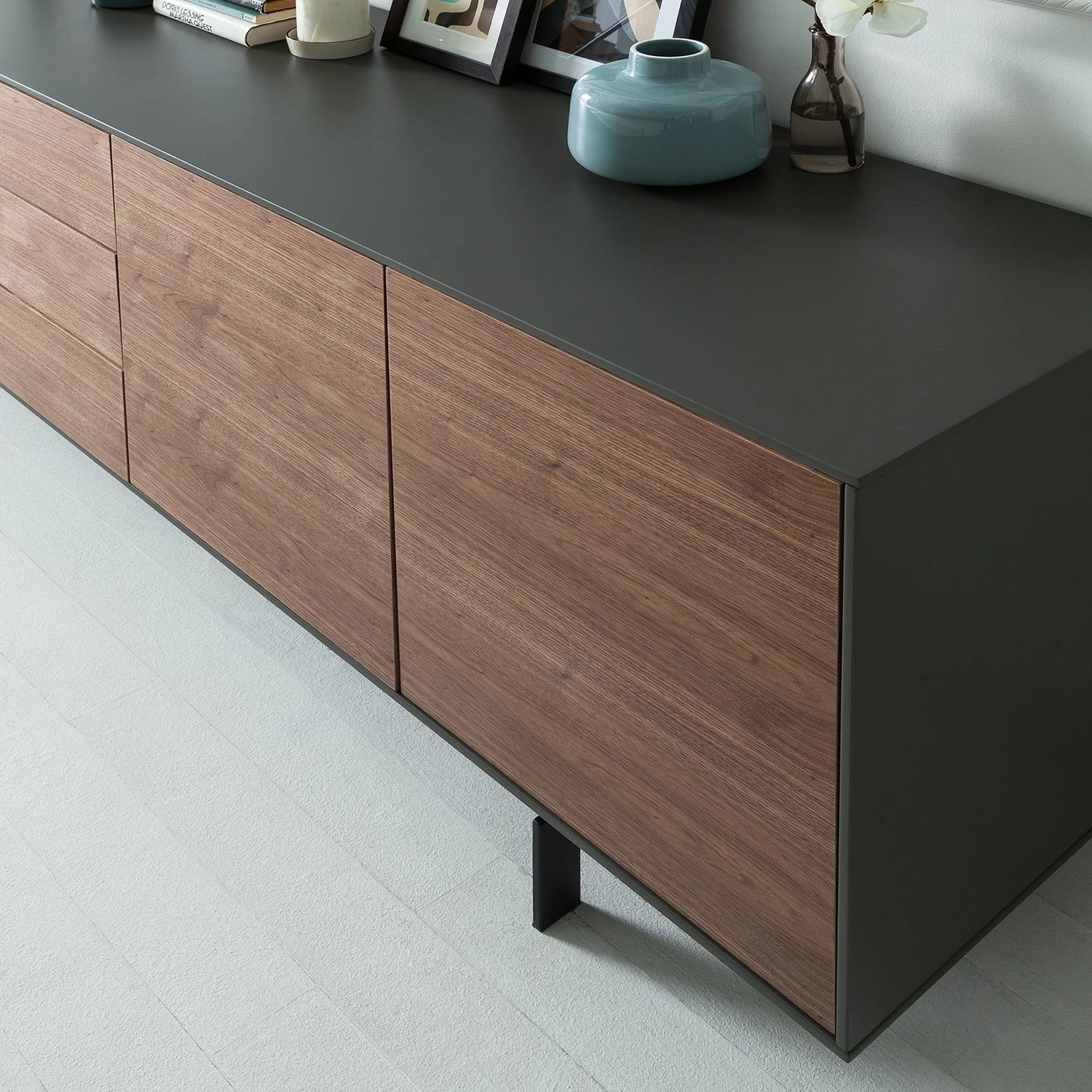 Eva Padberg Collection Sideboard Payara - Echtholzfurnier - Walnuss / Anthrazit – Bild 15